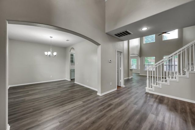 4 Logan Creek Lane, Conroe, TX 77304