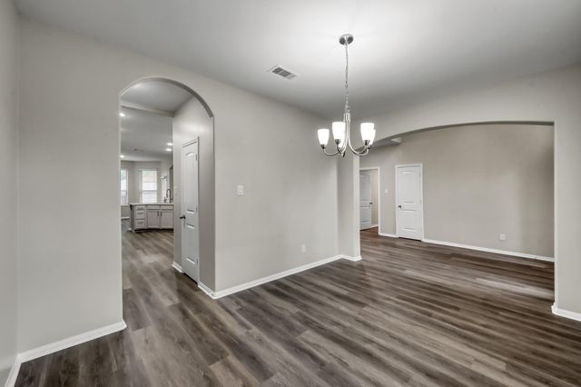 4 Logan Creek Lane, Conroe, TX 77304