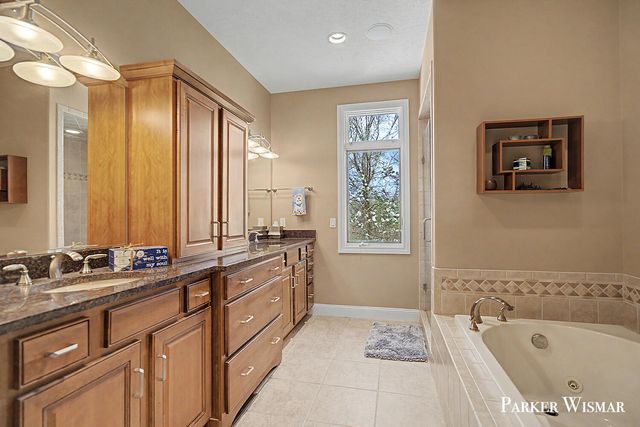 2661 Village Circle SW 15, Byron Center, MI 49315