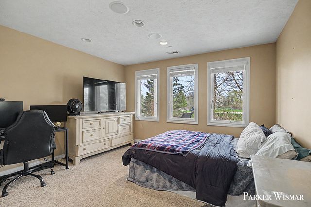 2661 Village Circle SW 15, Byron Center, MI 49315
