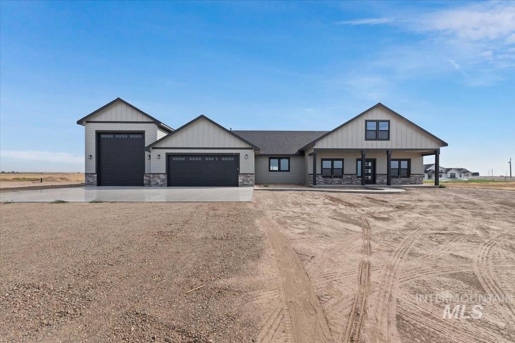 8650 SW El Camino Court, Mountain Home, ID 83647 photo 2
