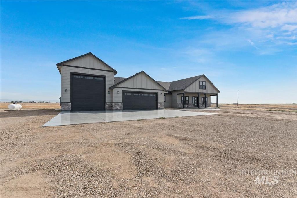 8650 SW El Camino Court, Mountain Home, ID 83647 photo 3