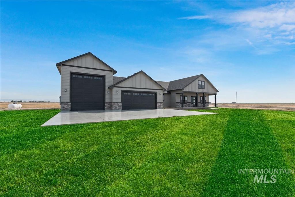 8650 SW El Camino Court, Mountain Home, ID 83647 photo 4