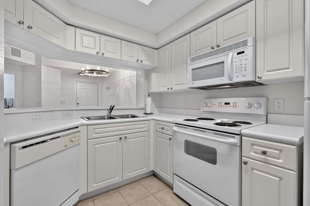 3020 Alcazar Place 308, Palm Beach Gardens, FL 33410