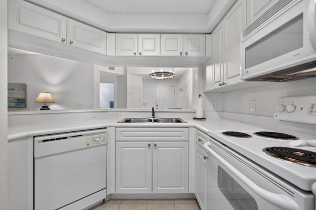 3020 Alcazar Place 308, Palm Beach Gardens, FL 33410