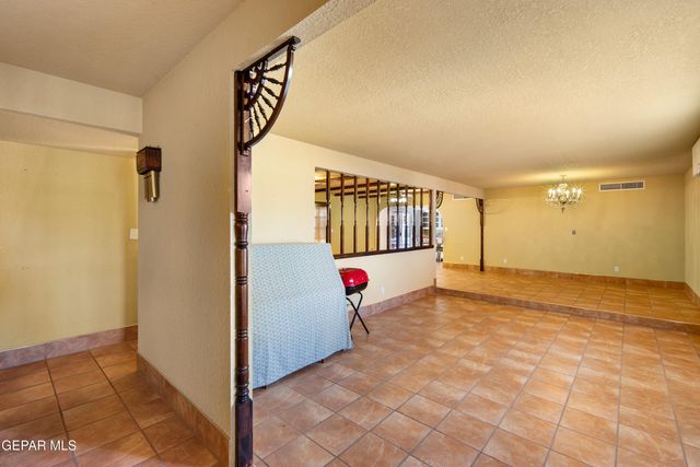 1505 LOST PADRE MINE Drive, El Paso, TX 79902