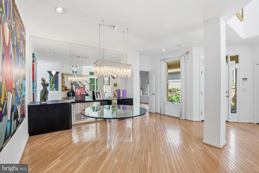 Image 10 of property listing at 29 STONE GATE CT, Baltimore, MD 21208