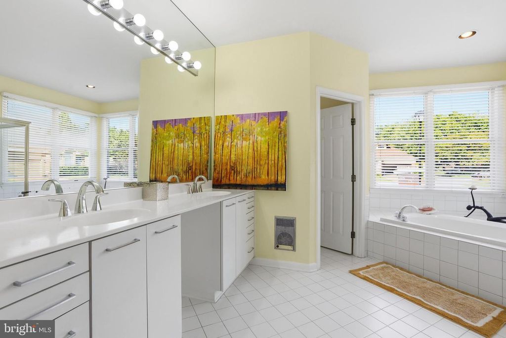 Image 16 of property listing at 29 STONE GATE CT, Baltimore, MD 21208