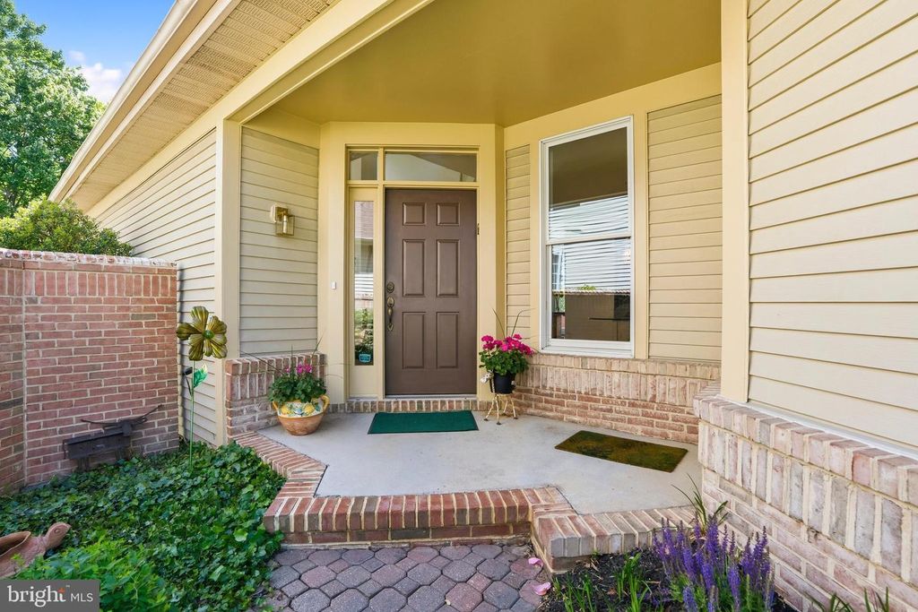 Image 3 of property listing at 29 STONE GATE CT, Baltimore, MD 21208