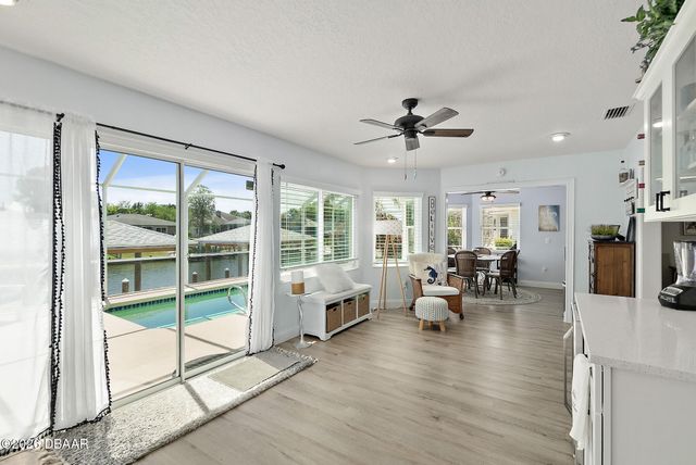 9 Collingville Court, Palm Coast, FL 32137