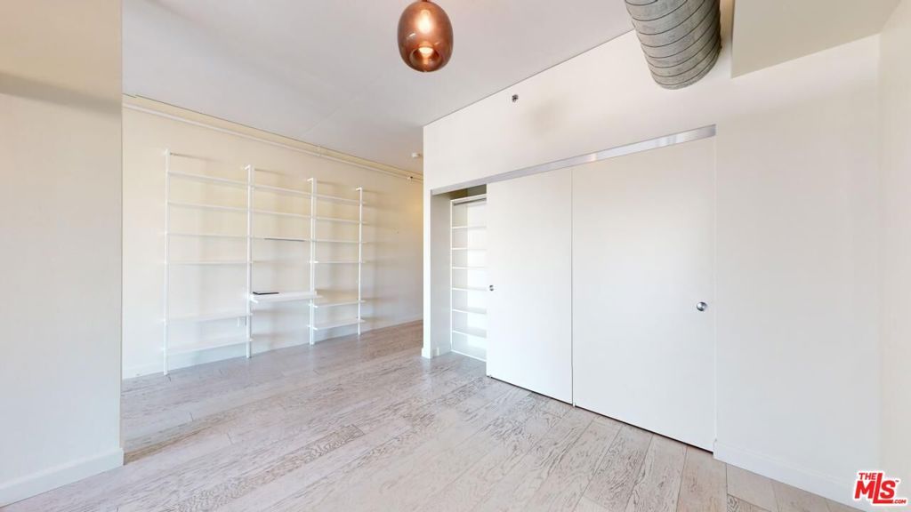 Image 15 of property listing at 1111 S Grand Avenue 1014, Los Angeles, CA 90015