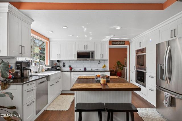 250 W Avenida De Las Flores, Thousand Oaks, CA 91360