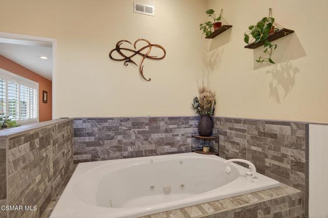 250 W Avenida De Las Flores, Thousand Oaks, CA 91360