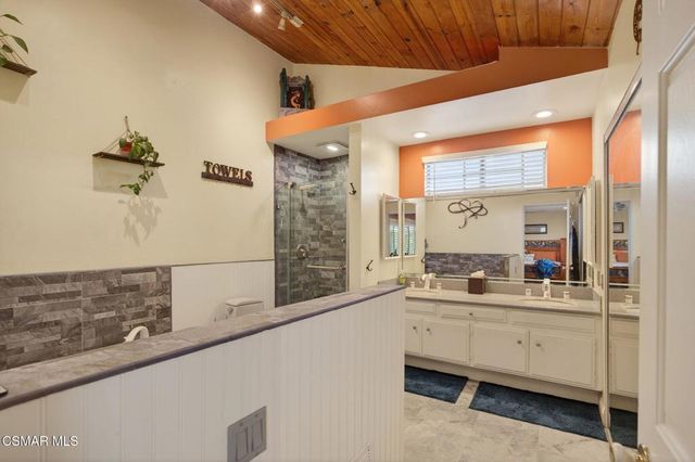 250 W Avenida De Las Flores, Thousand Oaks, CA 91360