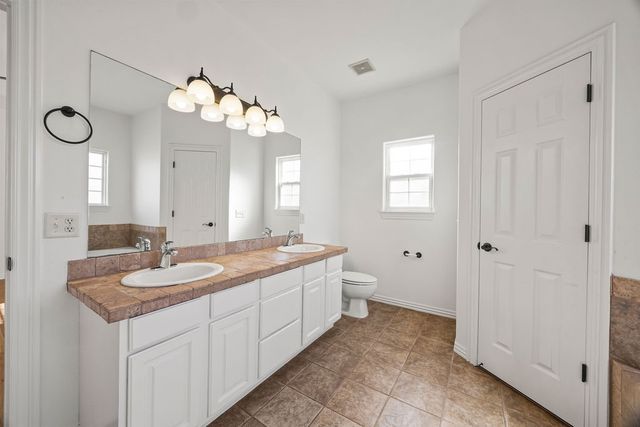 1900 SW Elington Street, Bentonville, AR 72713