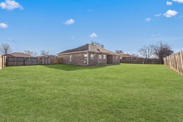 1900 SW Elington Street, Bentonville, AR 72713