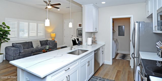 2040 E River Rd Unit 205, Tucson, AZ 85718