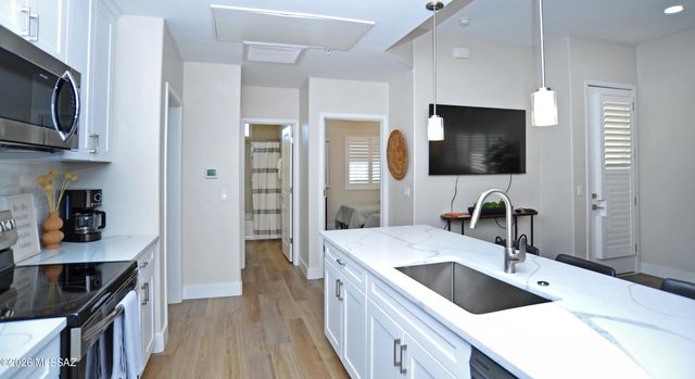 2040 E River Rd Unit 205, Tucson, AZ 85718