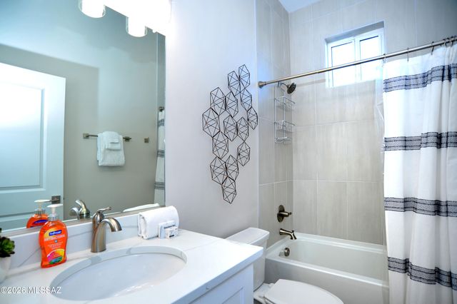 2040 E River Rd Unit 205, Tucson, AZ 85718