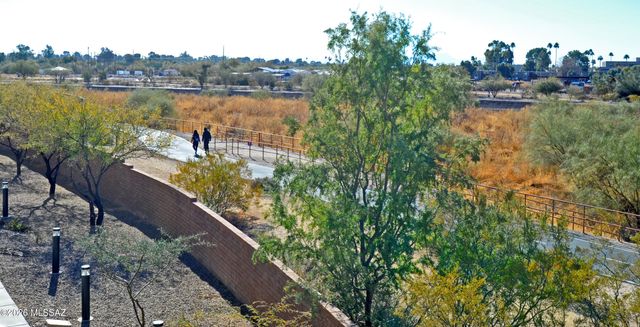 2040 E River Rd Unit 205, Tucson, AZ 85718