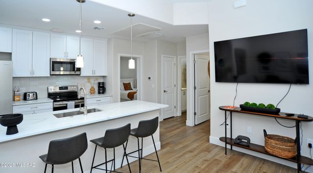 2040 E River Rd Unit 205, Tucson, AZ 85718