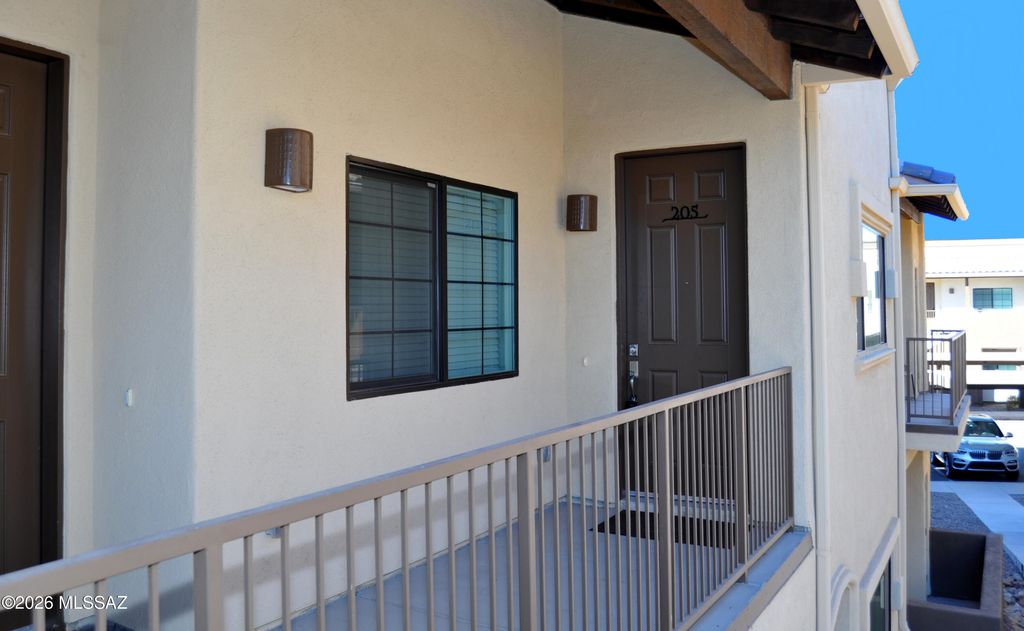 2040 E River Rd Unit 205, Tucson, AZ 85718