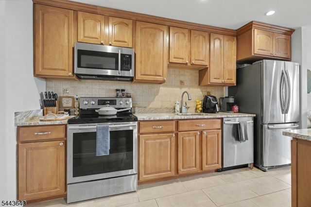 300 W Munsell Ave Cc5, Linden City, NJ 07036
