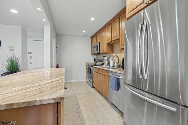 300 W Munsell Ave Cc5, Linden City, NJ 07036