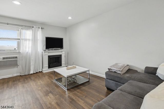 300 W Munsell Ave Cc5, Linden City, NJ 07036