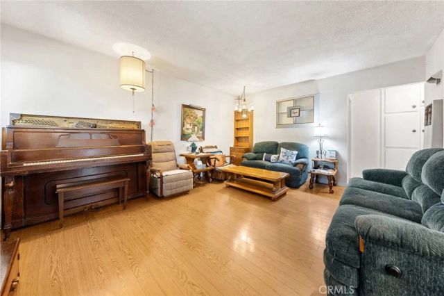 526 E Olive Avenue, Monrovia, CA 91016