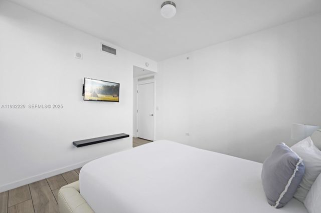 999 SW 1st Ave 1514, Miami, FL 33130