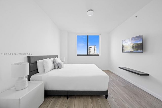 999 SW 1st Ave 1514, Miami, FL 33130