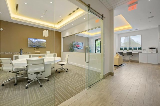 999 SW 1st Ave 1514, Miami, FL 33130