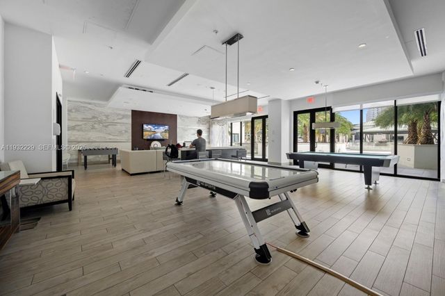 999 SW 1st Ave 1514, Miami, FL 33130