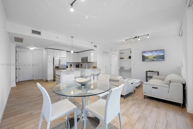 999 SW 1st Ave 1514, Miami, FL 33130