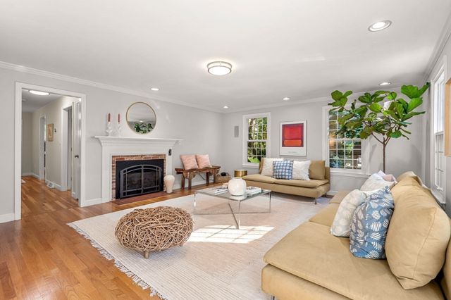1015 Massachusetts Ave 1015, Lexington, MA 02420