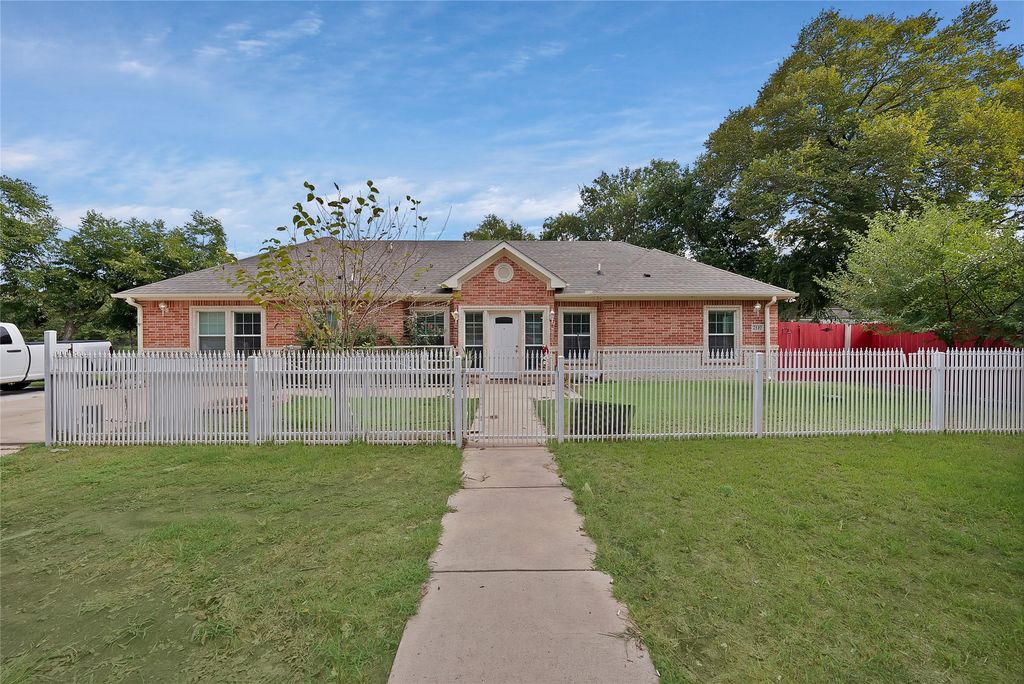 2410 Carletta Street, Dallas, TX 75253