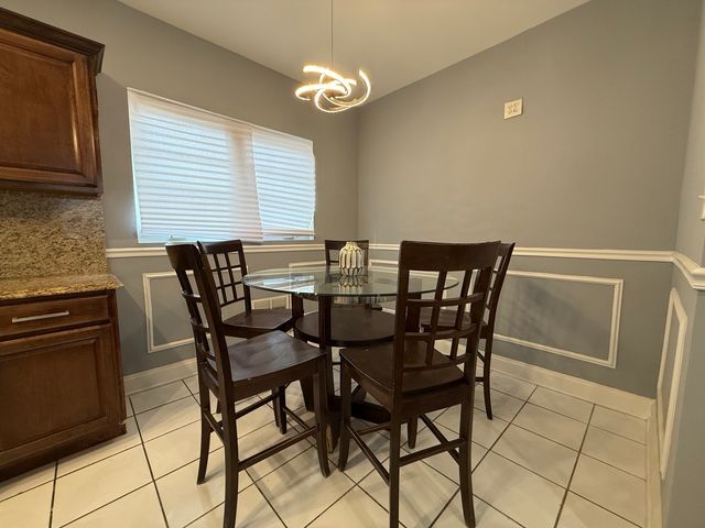 2133 W 71st Street W, Chicago, IL 60636