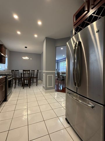 2133 W 71st Street W, Chicago, IL 60636