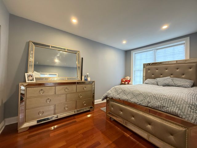 2133 W 71st Street W, Chicago, IL 60636