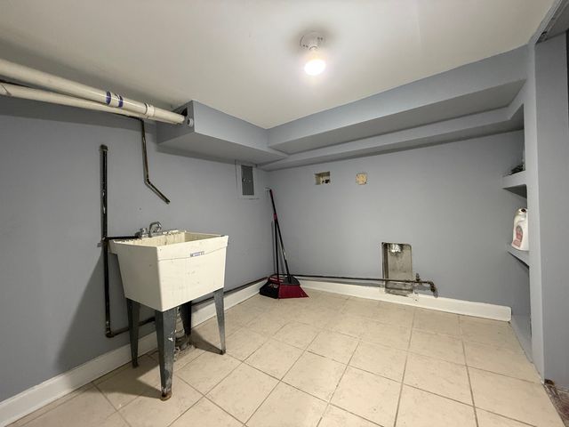 2133 W 71st Street W, Chicago, IL 60636