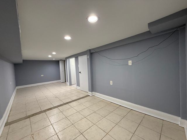 2133 W 71st Street W, Chicago, IL 60636