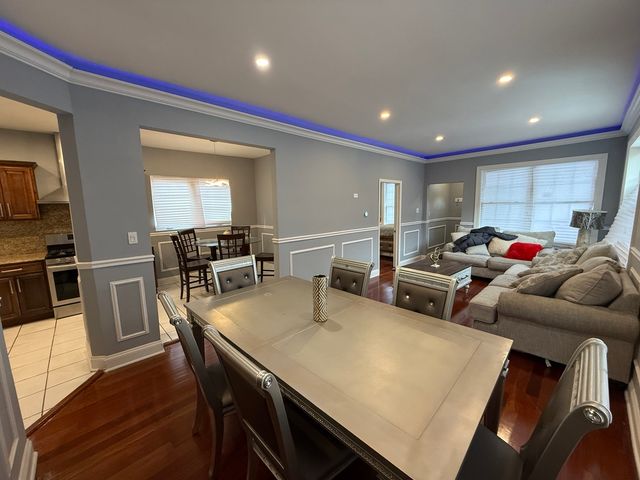 2133 W 71st Street W, Chicago, IL 60636