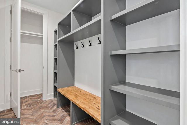 5900 9TH ST N, Arlington, VA 22205