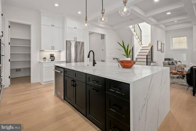 5900 9TH ST N, Arlington, VA 22205