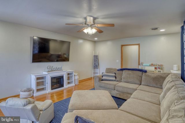 1542 FORREST AVE, Dover, DE 19904