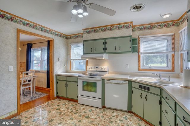1542 FORREST AVE, Dover, DE 19904
