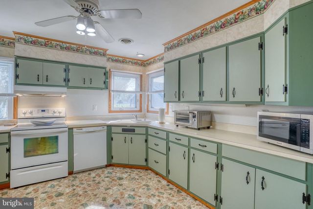 1542 FORREST AVE, Dover, DE 19904