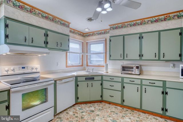 1542 FORREST AVE, Dover, DE 19904