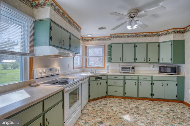1542 FORREST AVE, Dover, DE 19904